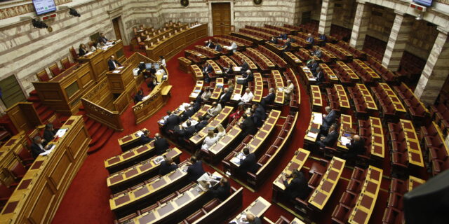 Συζήτηση στη Βουλή για τα προαπαιτούμενα. LIVE EIKONA