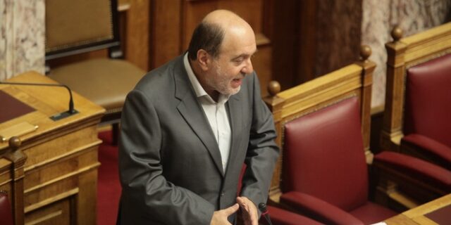 Αλεξιάδης για άδειες: ‘Δώρο’ για τα δημόσια έσοδα τα 250 εκ. ευρώ