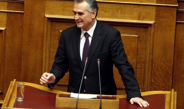 Τα μαζεύει ο Αναστασιάδης για Σαββίδη
