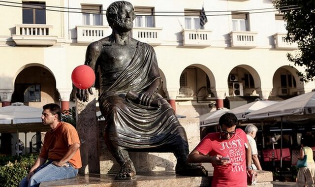 Γιατί μεταφέρεται το άγαλμα του Αριστοτέλη στη Θεσσαλονίκη;