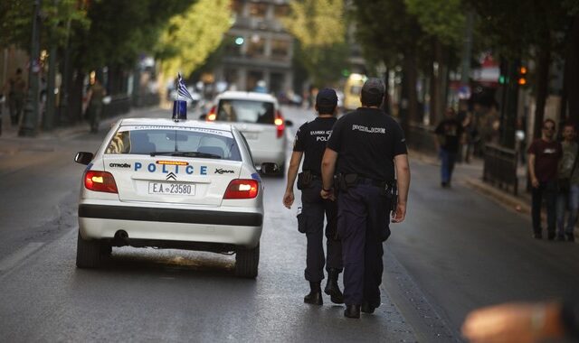 Ένας 22χρονος αναζητείται για τον τραυματισμό του διοικητή της τροχαίας