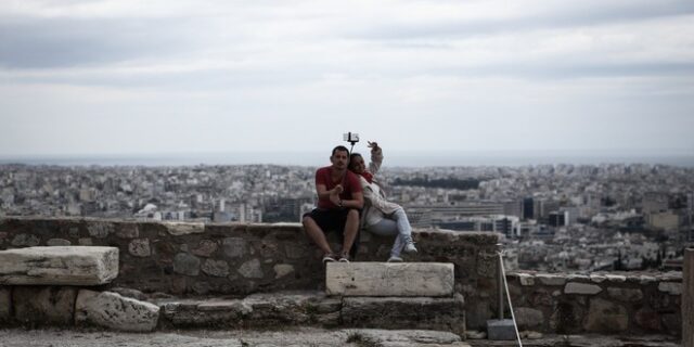 Πόσο ευτυχισμένοι είναι οι κάτοικοι των μεγαλύτερων πόλεων της ΕΕ; Τι έχουν να πουν οι Αθηναίοι;