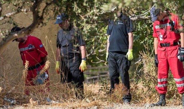Ίχνη αποσύνθεσης γύρω από το δέντρο που φυτεύτηκε όταν εξαφανίστηκε ο Μπεν