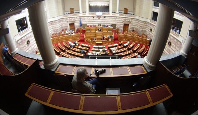 Στη Βουλή το νομοσχέδιο με τα προαπαιτούμενα