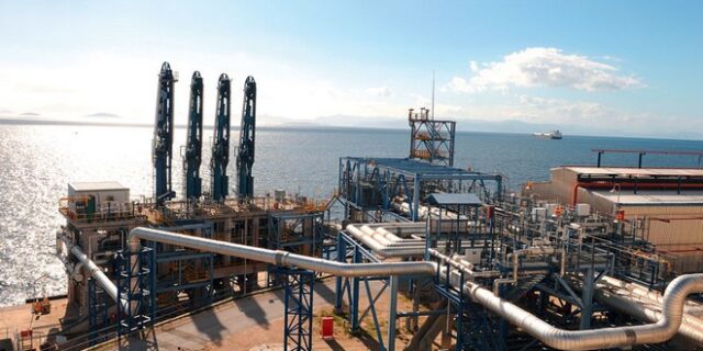 Σε 4 νησιά και στην Πάτρα ‘πάνε’ το αέριο ΔΕΠΑ και ΔΕΗ