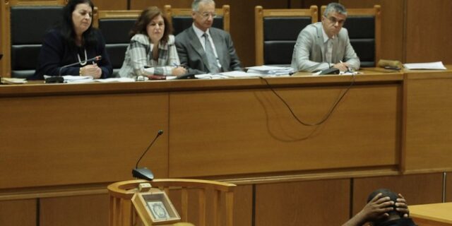 Κατάθεση – παρωδία στη δίκη της Χρυσής Αυγής