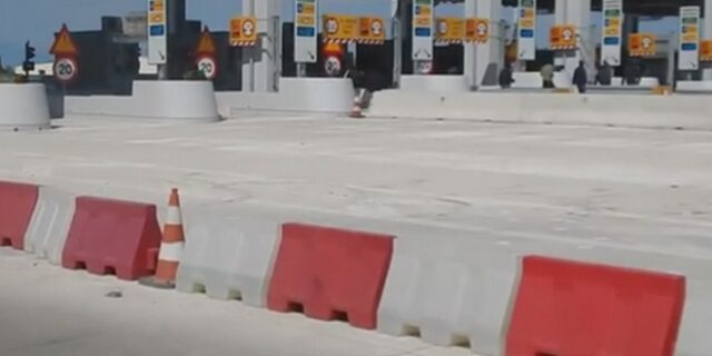 Βίντεο: Η στιγμή της επίθεσης του Ρουβίκωνα στα διόδια Κιάτου