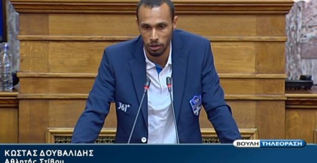 Ο Μιχαλολιάκος δεν χειροκρότησε τον Δουβαλίδη