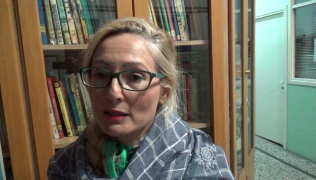 Παραιτήθηκε η πρόεδρος του Συλλόγου Γονέων στην Αλεξάνδρεια που είπε ‘όχι’ στα προσφυγόπουλα