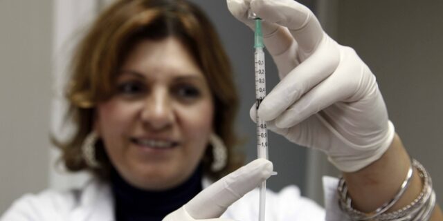 Παύει ο δωρεάν εμβολιασμός για τον HPV
