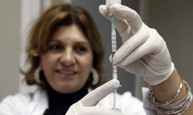 Παύει ο δωρεάν εμβολιασμός για τον HPV