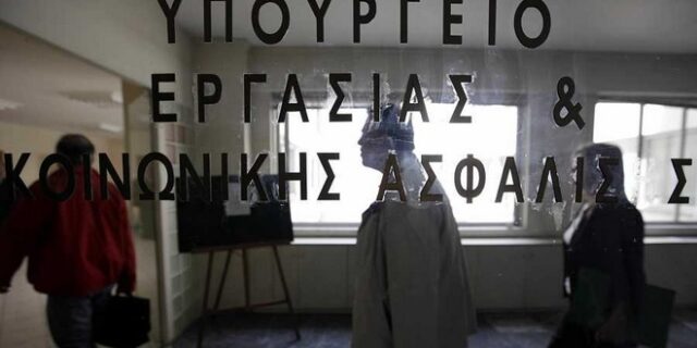 Στην κρίση των θεσμών το μέλλον χιλιάδων επιχειρήσεων