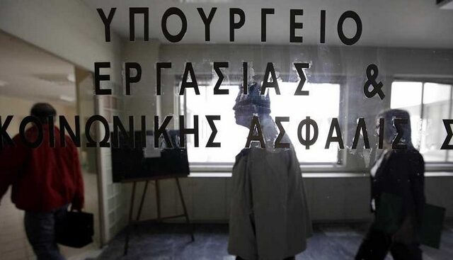 Στην κρίση των θεσμών το μέλλον χιλιάδων επιχειρήσεων
