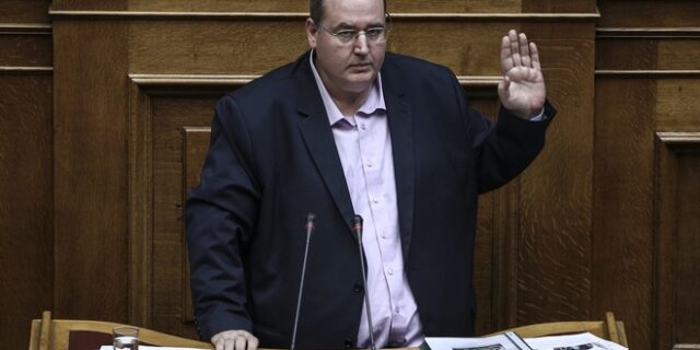 Φίλης: Δεν υπάρχει κόντρα με την Εκκλησία, το σχολείο πρέπει να είναι κοσμικό