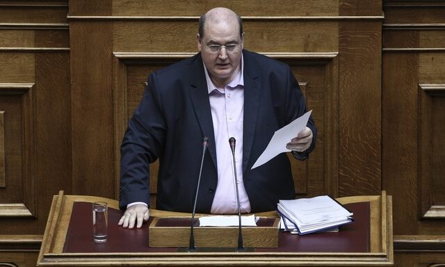 Φίλης σε Μητσοτάκη: ‘Δεν είμαι πριγκιπόπουλο, ούτε αιώνιος φοιτητής’