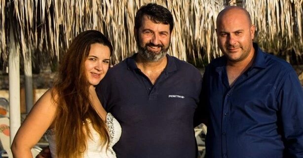 Σύρος: Δεν φαντάζεστε με τί πήγε το ζευγάρι στην εκκλησία για να παντρευτεί