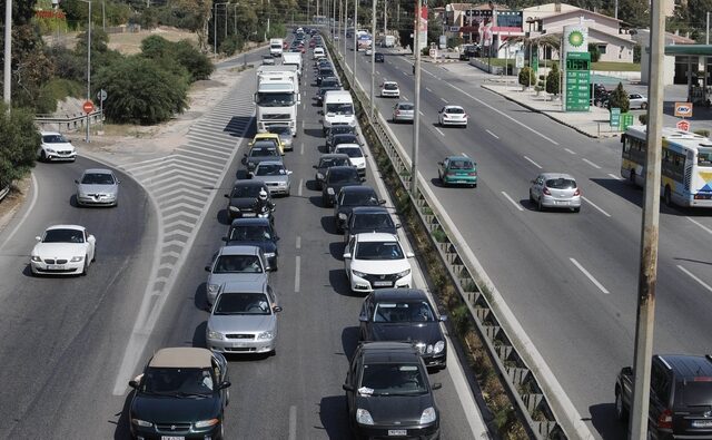 Τέλη κυκλοφορίας δυο ταχυτήτων. Τι αλλάζει, ποια σενάρια προκρίνει η κυβέρνηση