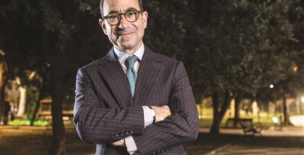 Ιαν Λέσερ: Στρατηγικό συμφέρον της Ευρώπης η διευθέτηση του ελληνικού χρέους