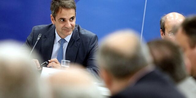 Δημόσιοι υπάλληλοι, άνεργοι και νέοι στο μικροσκόπιο του Μητσοτάκη