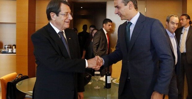 Συμπαράσταση Μητσοτάκη σε Αναστασιάδη για δίκαιη λύση στο Κυπριακό