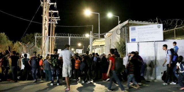 Η Μόρια, η τοπική ΝΔ και οι αγκαλιές με τους χρυσαυγίτες