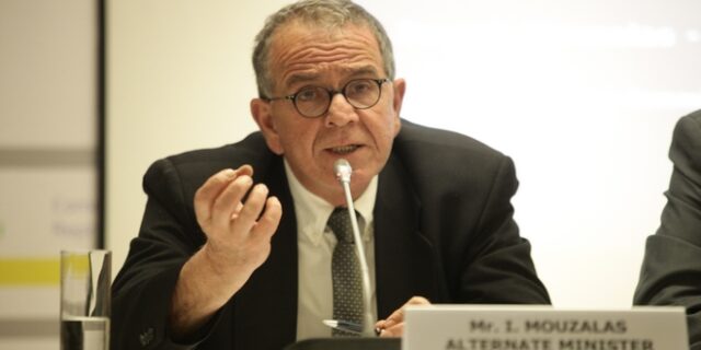 Μουζάλας για Ντε Μεζιέρ: Ανοίγει ζητήματα που η ιστορία έχει αφήσει πίσω
