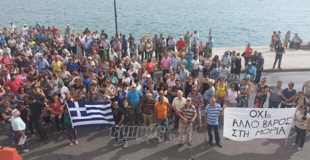 Μυτιλήνη: Εξέγερση μεταναστών. Χρυσαυγίτες χτύπησαν φοιτήτριες