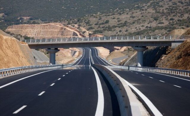 Ερώτηση 42 βουλευτών ΝΔ για τις συμφωνίες κατασκευής των αυτοκινητοδρόμων