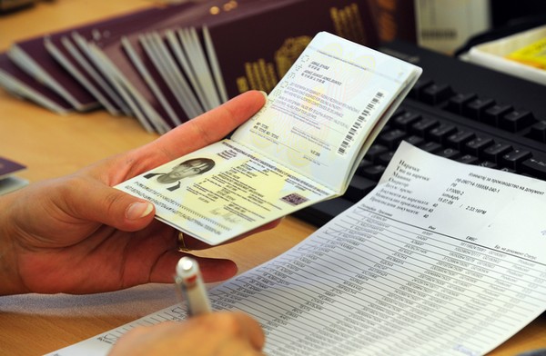 Διαψεύδει το ΥΠΕΞ φήμες για αλλαγή πρακτικής αναγνώρισης ταξιδιωτικών εγγράφων της ΠΓΔΜ