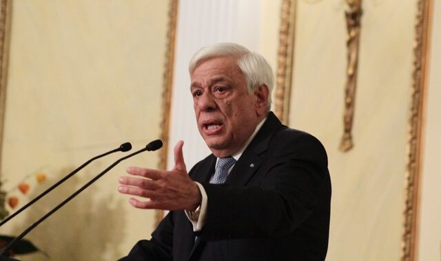 ‘Ναι’ στα δημοψηφίσματα για κοινωνικά και οικονομικά θέματα από τον Παυλόπουλο