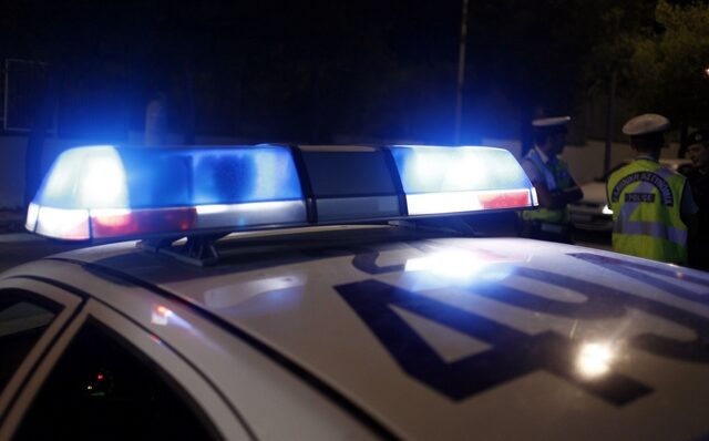 Σε εξέλιξη μεγάλη αστυνομική επιχείρηση στην Δυτική Αττική για τεράστιο κύκλωμα λαθρεμπόριου καπνού