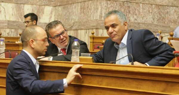 Σκουρλέτης: Οι καναλάρχες χάνουν το έδαφος από τα πόδια τους