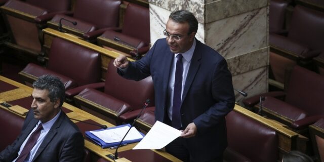 Τι απαντά ο Σταϊκούρας για την πρώην συνεργάτη του στην Τράπεζα Αττικής