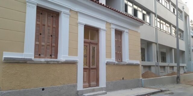 Ένα σχολείο στολίδι στην πλατεία Βάθης