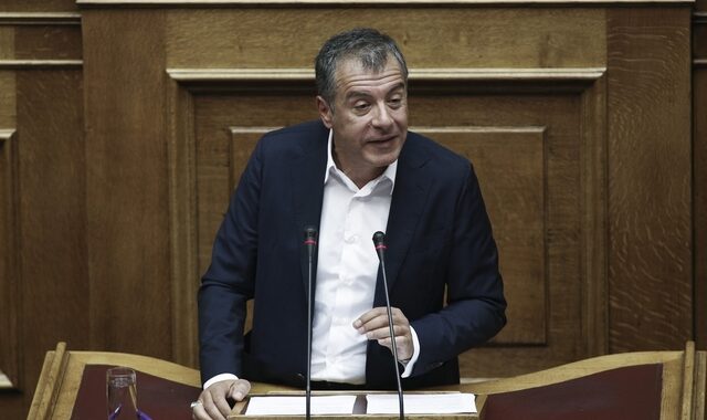 Επιμένει ο Θεοδωράκης για Galaxyarchis. Χαρακτήρισε την Γεροβασίλη ‘μητέρα των τρολ’