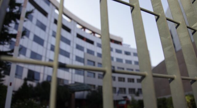 Η κυβέρνηση δεν αντέχει τα κανάλια όχι η αγορά