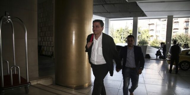 Αισιοδοξία για συμφωνία σε προαπαιτούμενα, όπισθεν ολοταχώς για ‘ακατάσχετο’