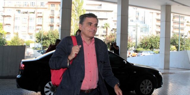 Αγωνία για φόρους και προαπαιτούμενα