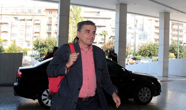 Αγωνία για φόρους και προαπαιτούμενα