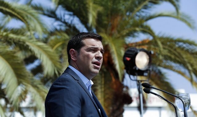 Le Monde: Υπόσχεση Τσίπρα η δημοπράτηση αδειών για τα κανάλια