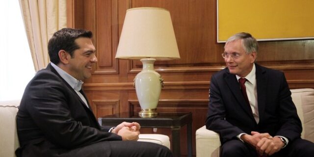 Ο καγκελάριος της Αυστρίας καλεί τον Τσίπρα για το προσφυγικό