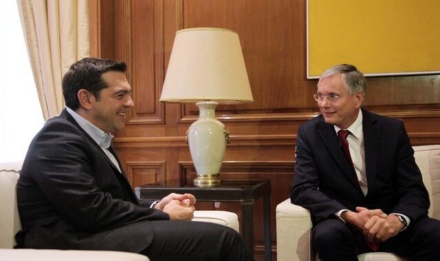 Ο καγκελάριος της Αυστρίας καλεί τον Τσίπρα για το προσφυγικό