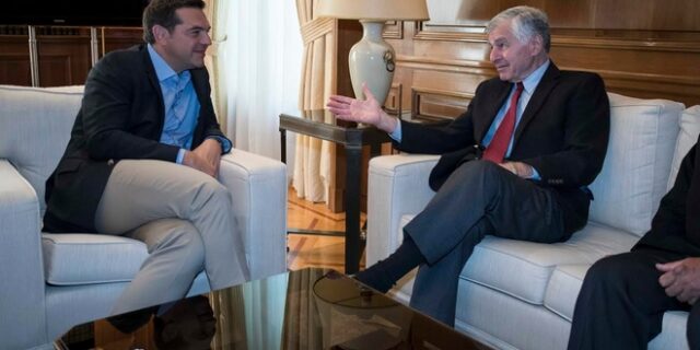 Συνάντηση Τσίπρα – Δουκάκη στο Μαξίμου