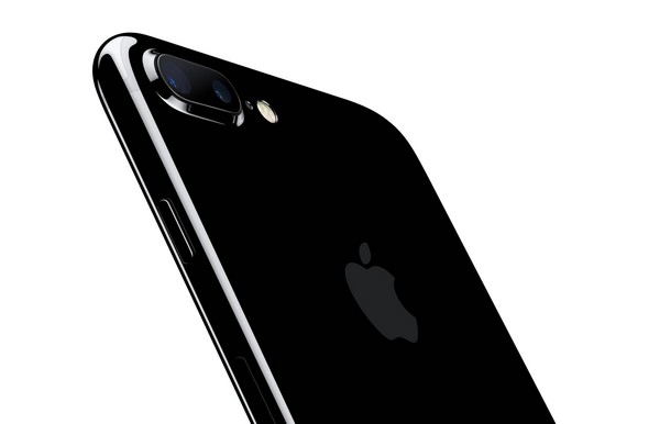 Ξεπουλάει το iPhone 7 σε όλον τον κόσμο, πάει για ρεκόρ και στην ελληνική αγορά