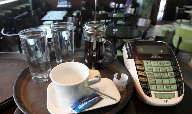 Σπίτια και αυτοκίνητα και με την απόδειξη του καφέ