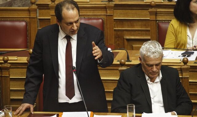 Βουλή: Κόντρα Άδωνι– Σπίρτζη για βαθύ ΠΑΣΟΚ, Ζωή και διαπλοκή