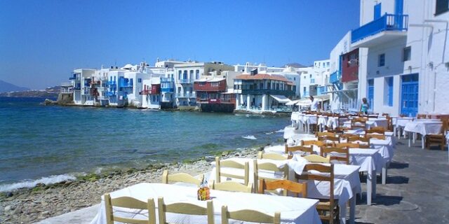 Άλμα εσόδων από ΦΠΑ σε Μύκονο και Σαντορίνη