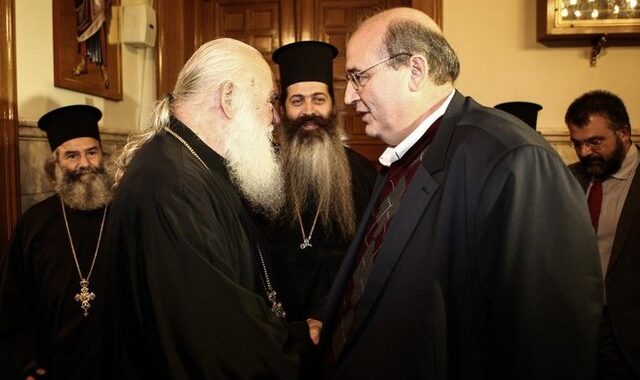 Φίλης: Το Υπουργείο βλέπει μπροστά