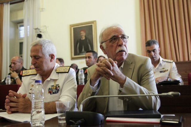 Νέες διαβεβαιώσεις Βίτσα: Δεν θα γίνει μείωση στα ειδικά μισθολόγια