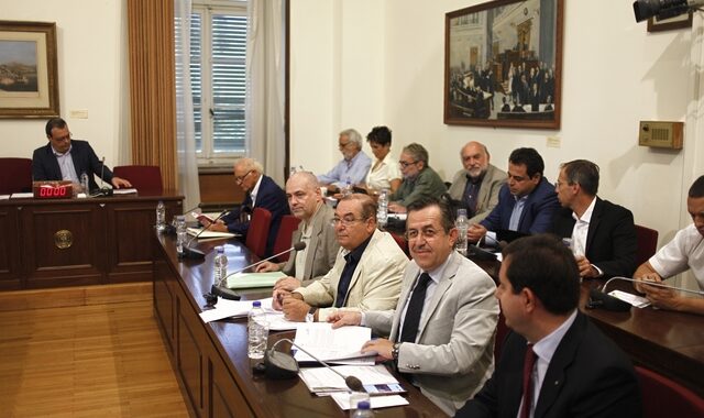 Εξεταστική: Επίθεση Κουρτάκη σε Σαμαρά, Αλαφούζο